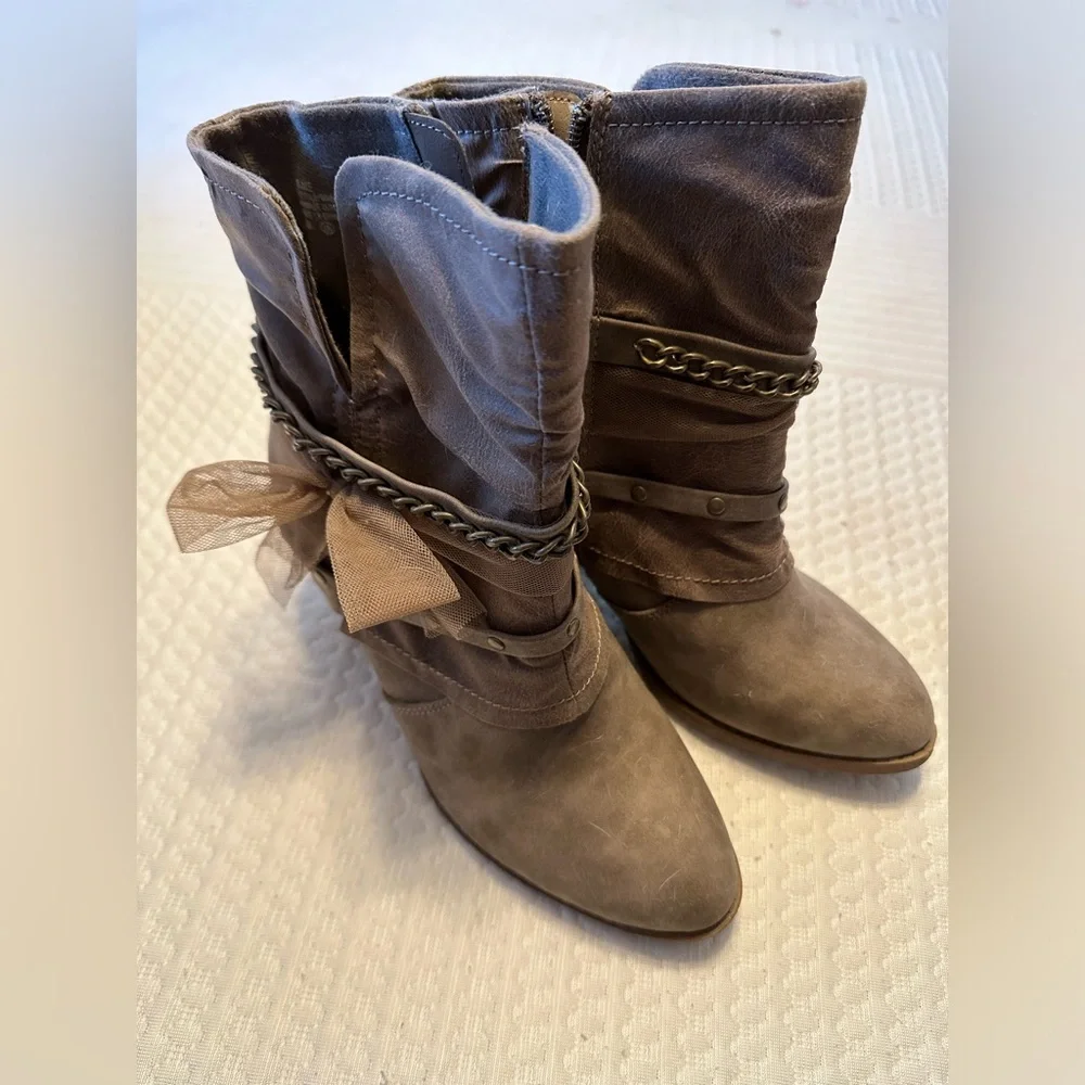 Boots - Picture 2 of 2